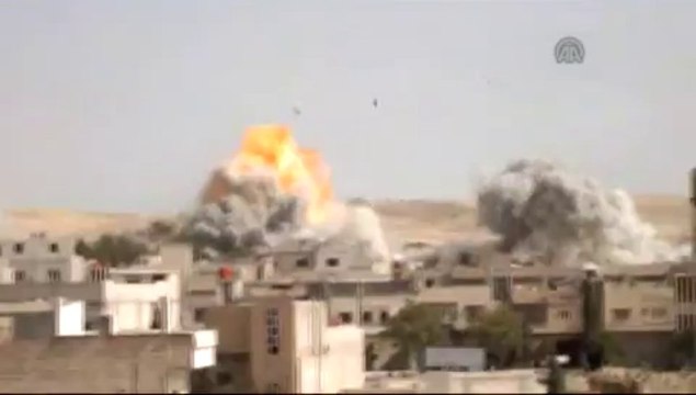 Esed varil bombalarıyla öldürüyor