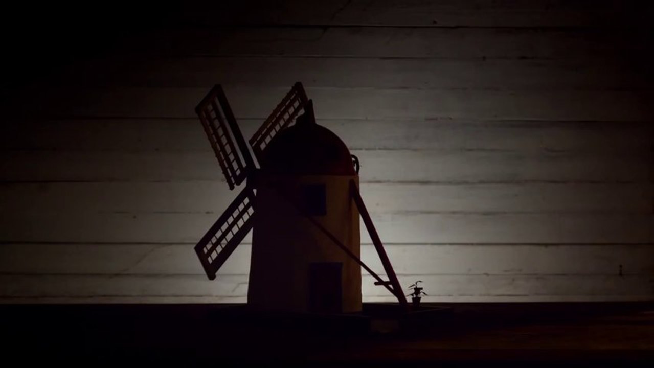 Court-metrage Airbnb - Des mini maisons du monde entier! Pour les oiseaux!