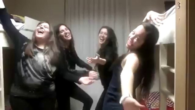 Ergen Kızların İlginç Aygaz Eğlencesi!