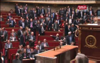 Valls provoque un incident à l'Assemblée en attaquant la droite sur le terrorisme