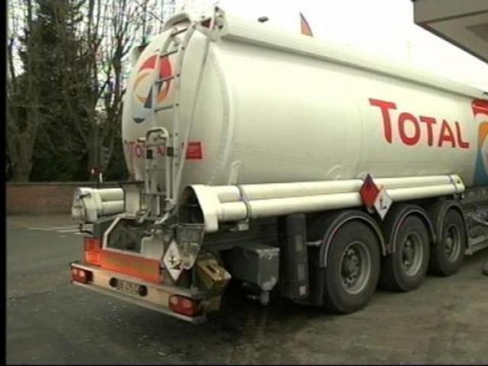 Grève: les stations d'essence Total, au point mort - 17/12