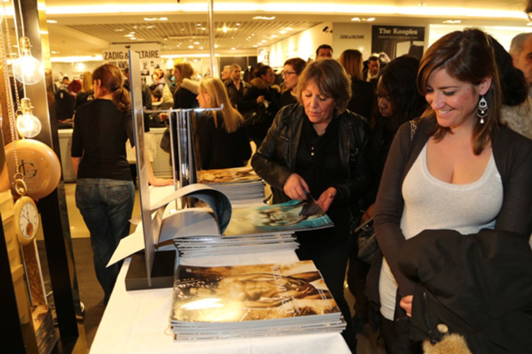 Une séance de dédicaces tout feu, tout flamme