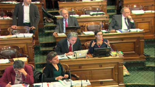Le député UMP Pierre Lellouche compare les mendiants roms... aux voitures mal garées