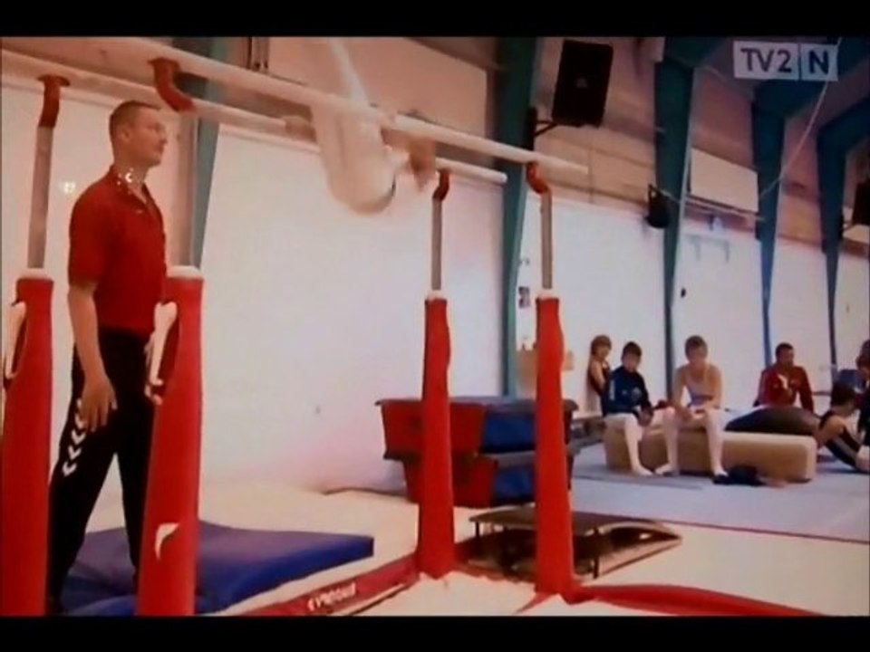 Claus Olsen .Gymnastiktræner,AIG TV2 N 01.12.2013