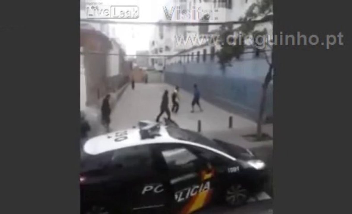 A estupidez que a polícia espanhola fez para parar uma luta...