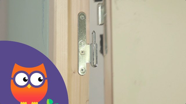 Comment dégonder une porte (Ooreka.fr)