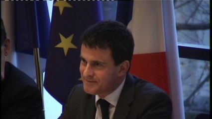 Quand Jacques Myard se fait traiter de "ringard de service" !