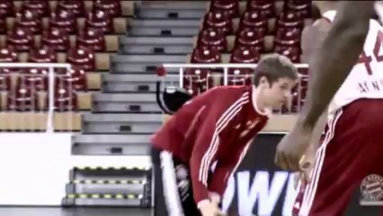 Thomas Muller también juega a baloncesto