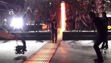 Aamir Khan learns the TAP for - DHOOM3