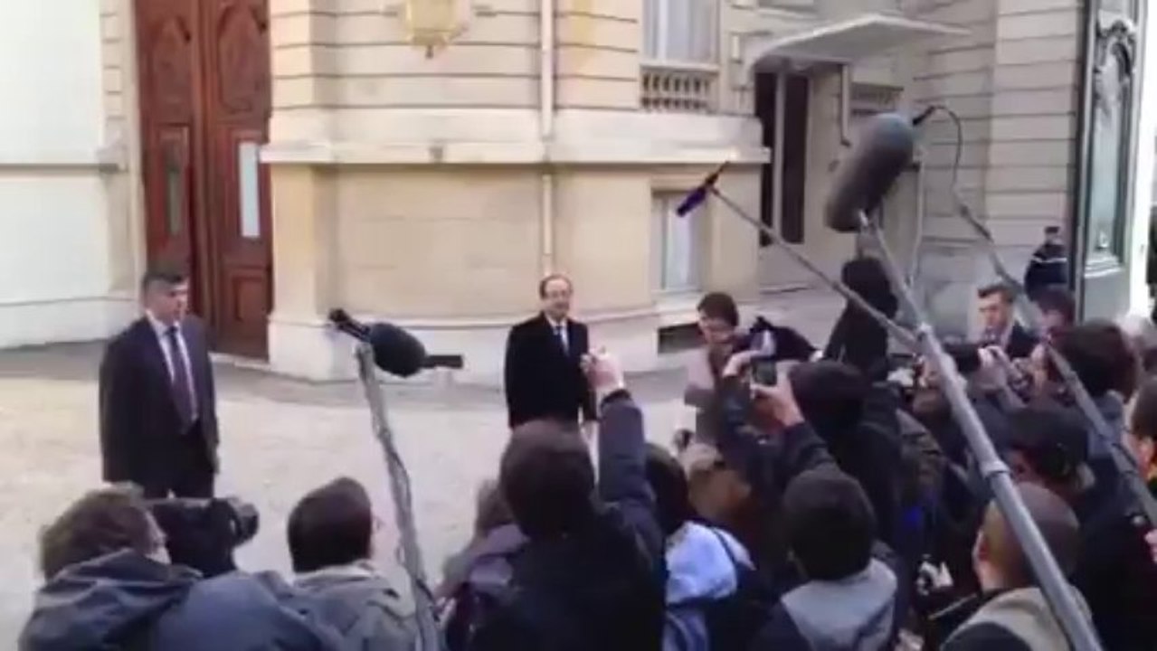 Sortie du conseil des ministres de François Hollande et Najat Vallaud-Belkacem