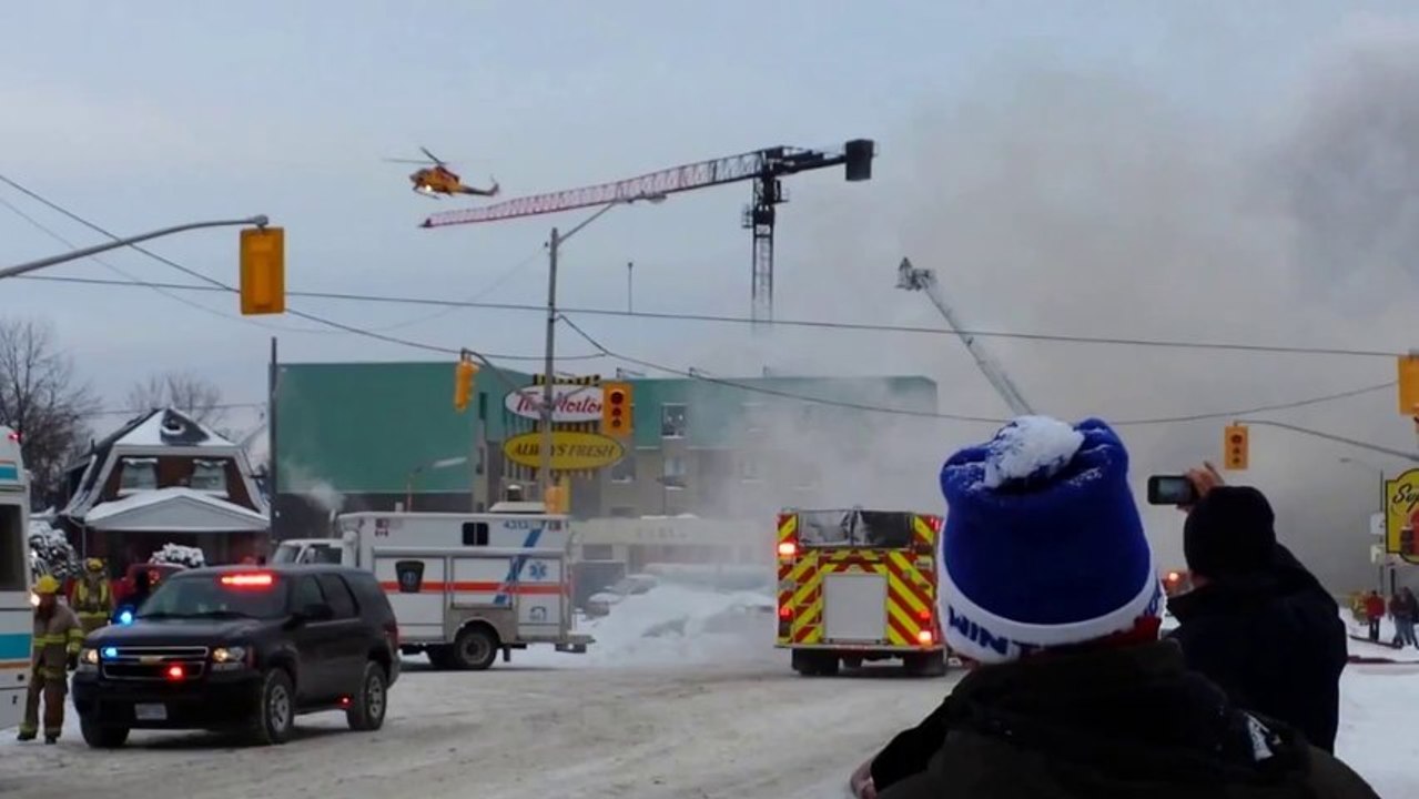 Sauvetage d'un grutier par hélicoptère (Kingston)
