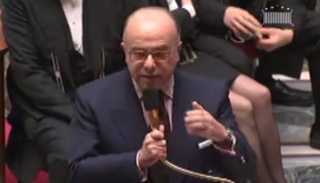 Cazeneuve compare un député UMP à un cacatoès