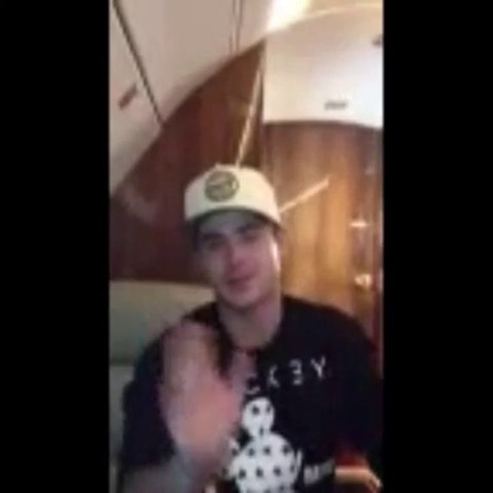 Zac Efron sends message to fan during flight - December 13, 2013