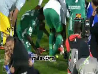 لحظة تعرض رونالدينهو لسرقة   ملابسه من لاعبي  yalla كورهالرجاء