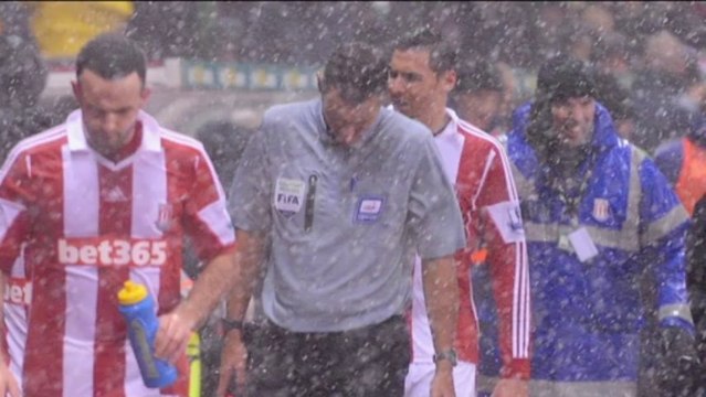 FOOTBALL: English League Cup: Moyes pleased to reach semi-final in difficult conditions