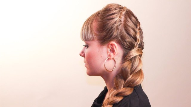 Прическа с элементами греческого плетения. Hairstyle with elements of Greek braiding