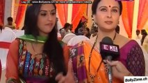 Exclusive Interview With 'Krystle & Poonam Dhillon' - Ek Nayi Pehchaan 19th December 2013 Watch Online