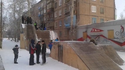 De la luge sur une rampe de skate