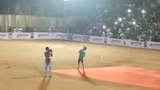Effondrement d'une tribune dans un stade en Inde (Bekal)