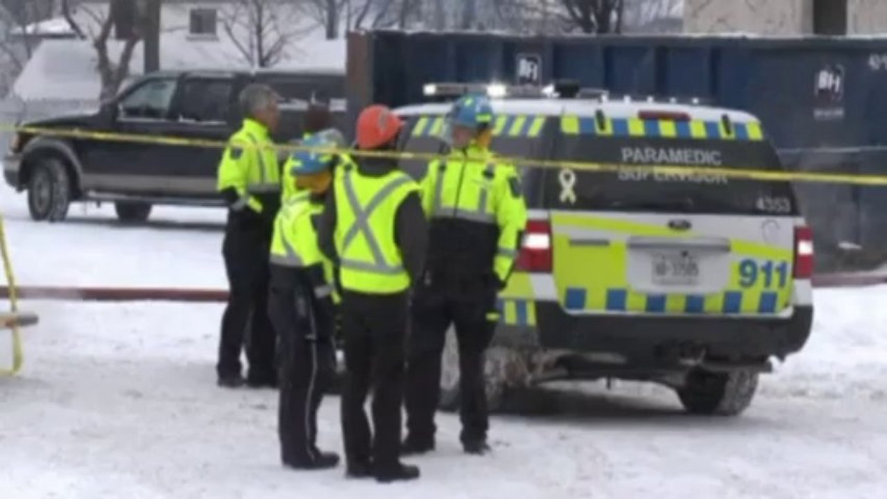 Dramatic rescue: Helicopter saves worker high above fire