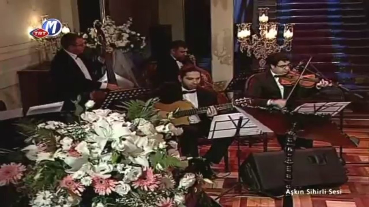 Melihat   Gülses   -  söyle naz mı bu kaş çatış 2011