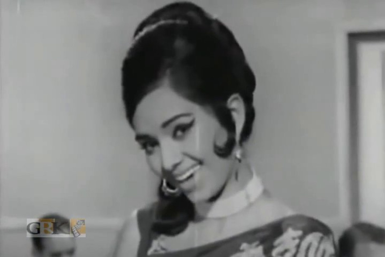 Lata Humne Dekhi Hai Un Ankhon Ki Mehakti Khushboo Khamoshi Video Dailymotion lata humne dekhi hai un ankhon ki mehakti khushboo khamoshi