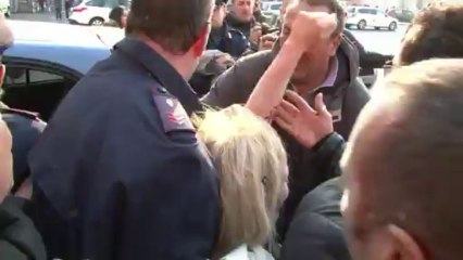 Ativista do Femen protesta contra aborto no Vaticano