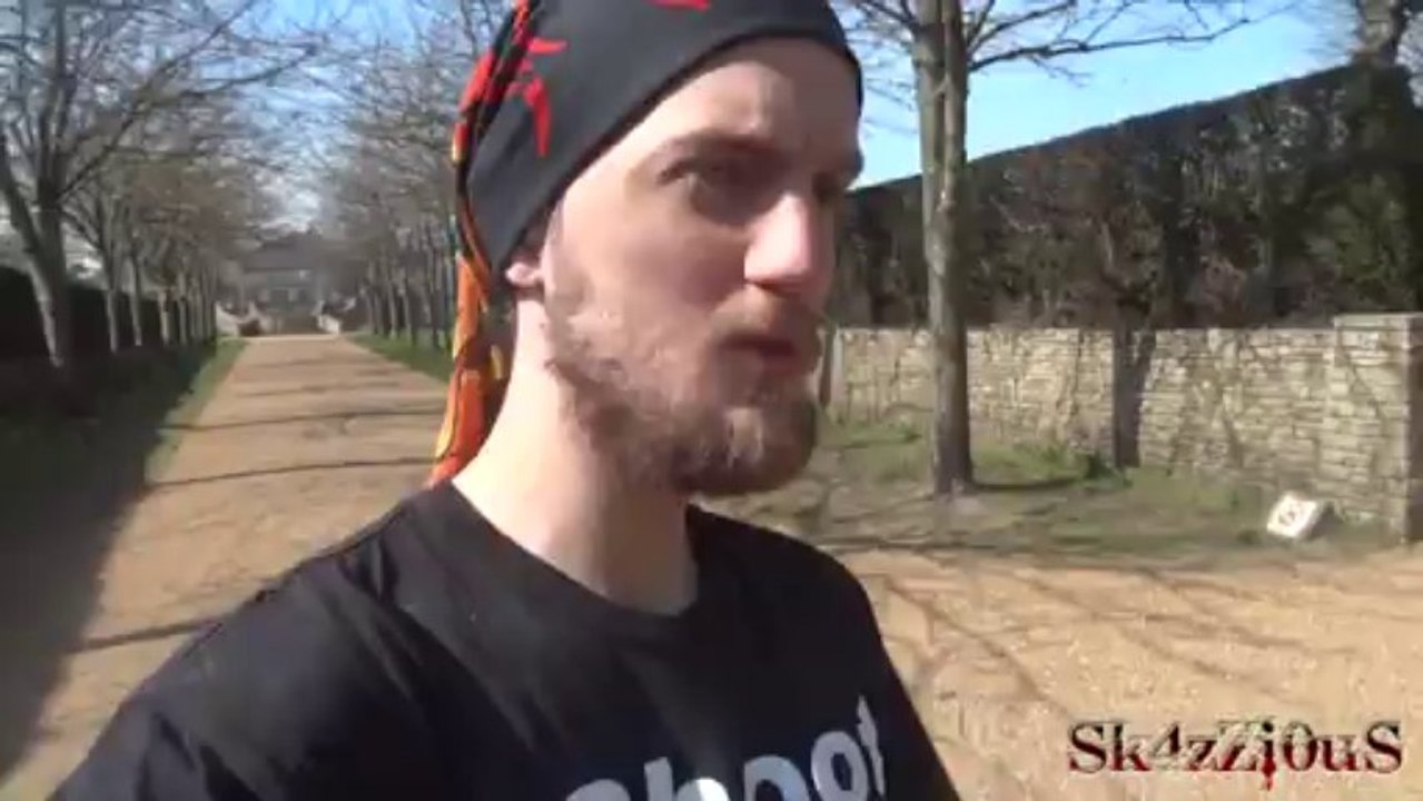 Living on sliding at speed and taking a dump - Vlog Day 234 29/03/2012