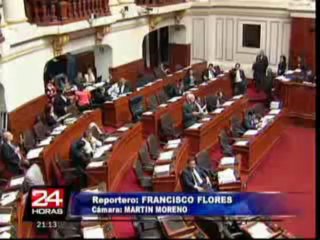 Luciana León negó que se haya 'colado' en firma de libros de MVLL