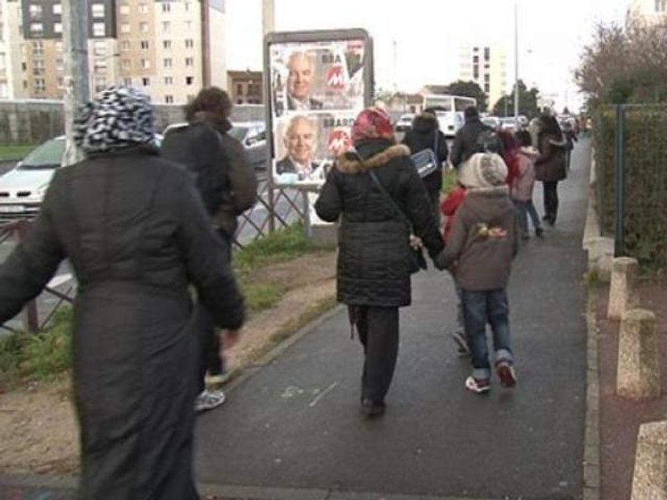 Les mères voilées pourront-elles accompagner les sorties scolaires? - 20/112