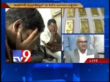 Customs officers arrest Gold smugglers in Shamshabad