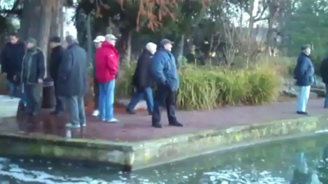Empoissonnement lac d'Enghien les bains 20 décembre 2013
