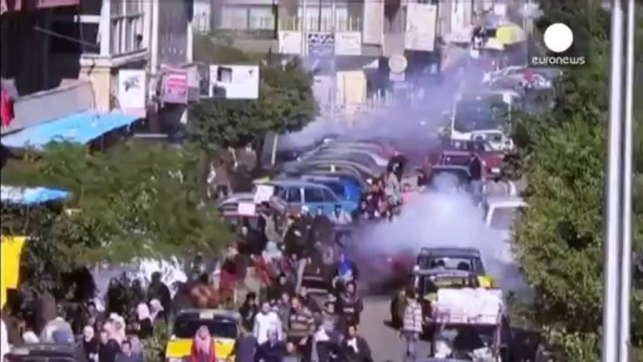 Mursi supporters clash with Egyptian police in Cairo and Alexandria