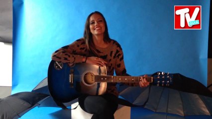 Débora volta a cantar (e a encantar) no Facebook
