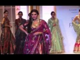 Huma Qureshi looked beautiful like a bride in a magenta lehenga with green and gold