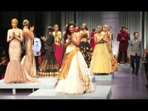 Sania Mirza was absolutely stunning as she took to the ramp in a bridal gown.