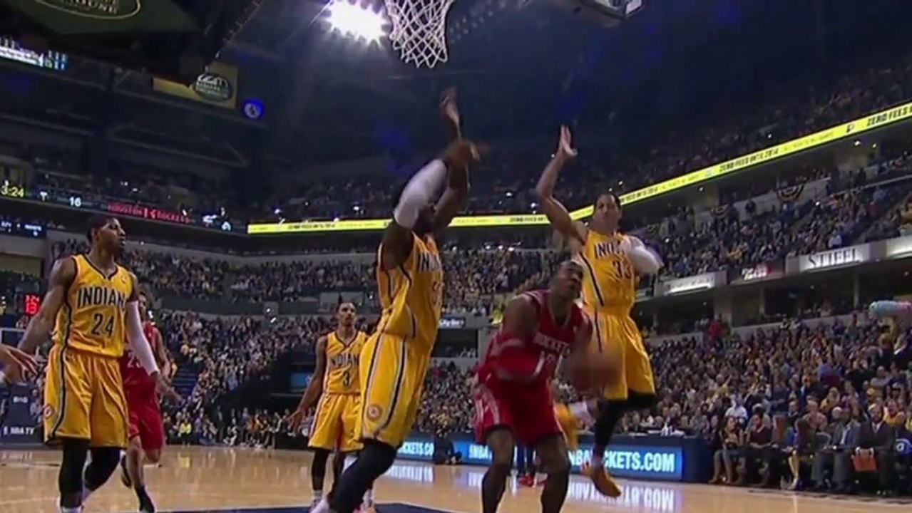 Dwight Howard contré par Danny Granger