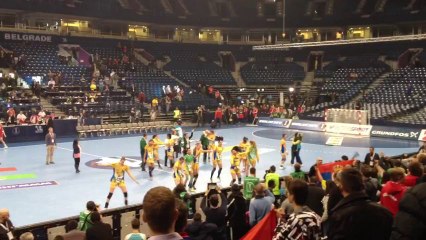 Les brésiliennes font la fête après leur brillante victoire face au Danemark.