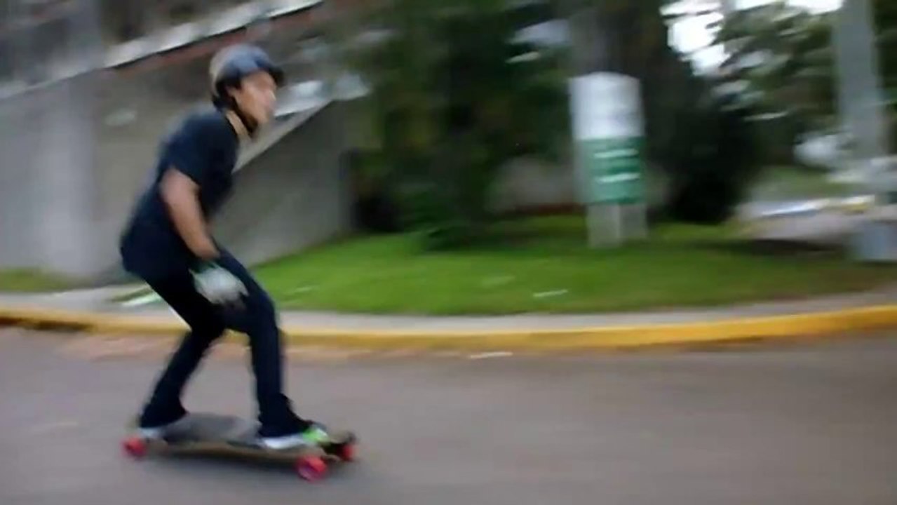Crash : longboarder VS car