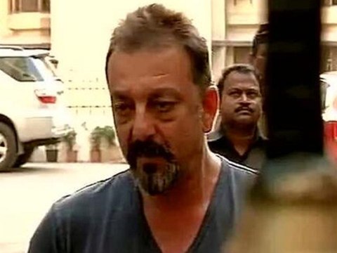 Worried Sanjay Dutt Reaches Home Exclusive