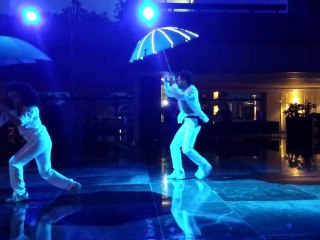 Oasis Sens Lobby dancers (cirque du soleil realness)