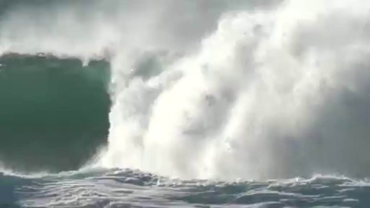 Banzai pipeline surfing 2009 North Shore Oahu world class surfing