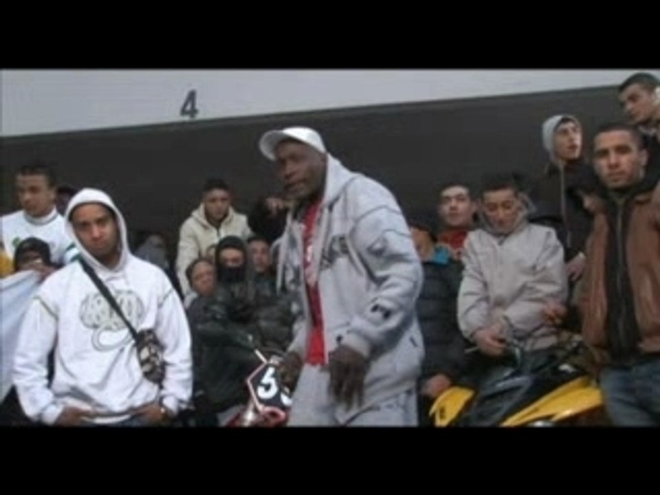 Baba - AU BAS D'MON HALL