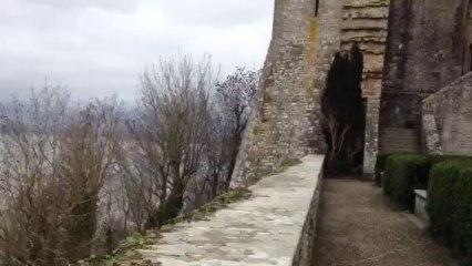Danna Garcia en el Mont-Saint-Michel