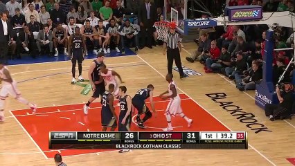 Sam Thompson monte au-dessus de tout le monde pour la claquette