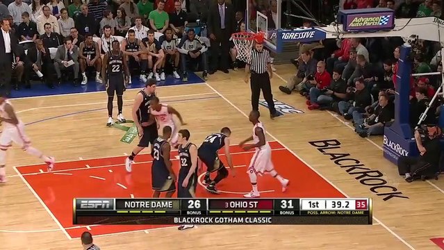 Sam Thompson monte au-dessus de tout le monde pour la claquette