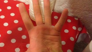 Comment enlever de la colle forte des doigts