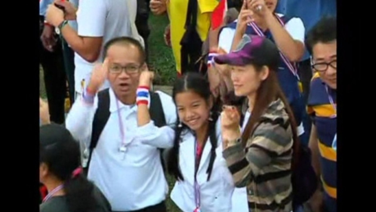 Thousands gather to demand Thai PM resigns