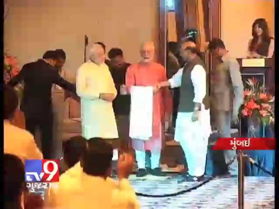 Narendra Modi unveils his wax statue in Mumbai - Tv9 Gujarat