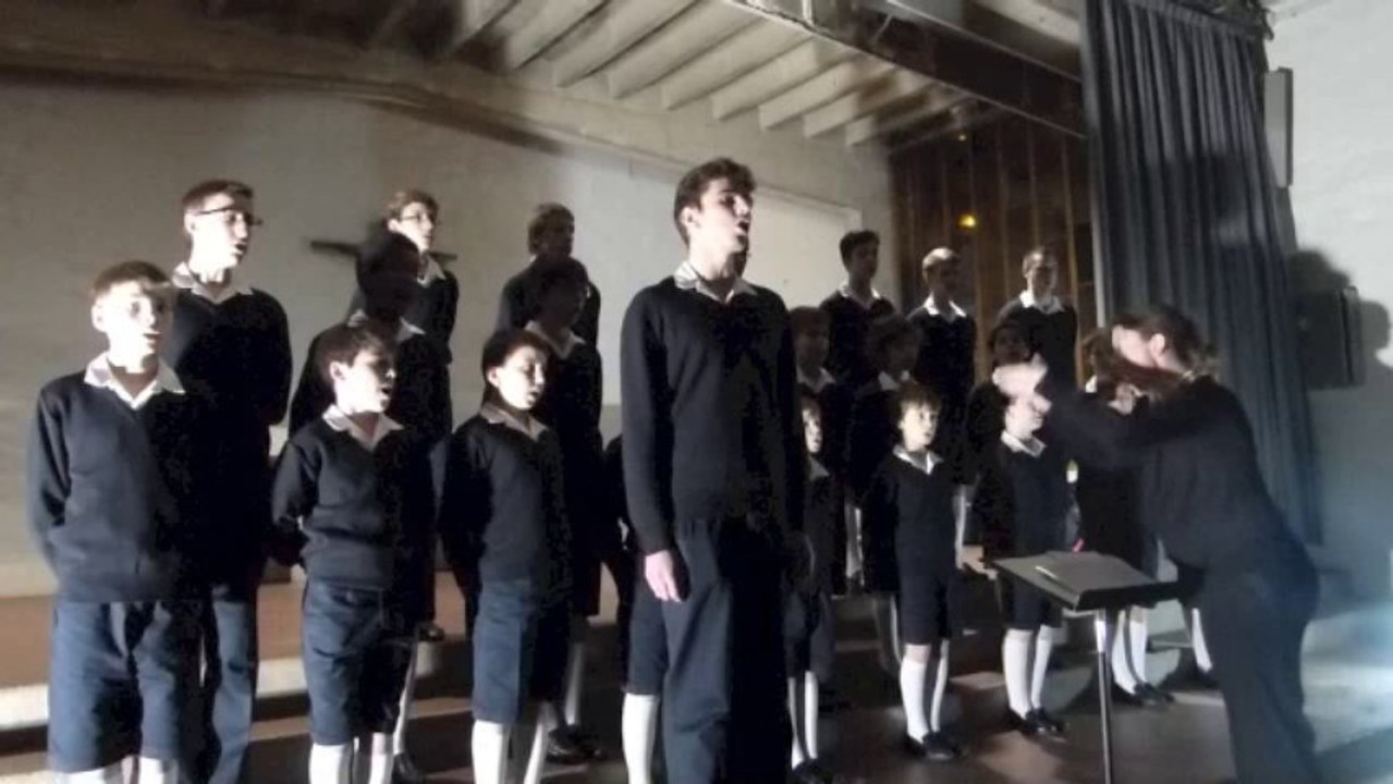 LES PETITS CHANTEURS DE FRANCE "AVE MARIA" (C. AZNAVOUR )